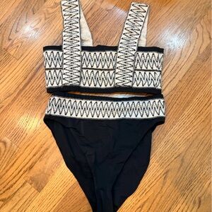 Black and White Patterned Bikini Set. High waisted.